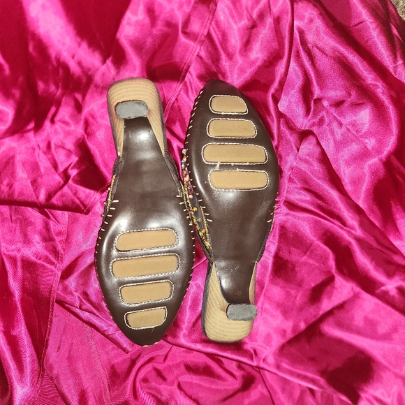 Unique sequins shoes with a kitten heel - Picture 3 of 5